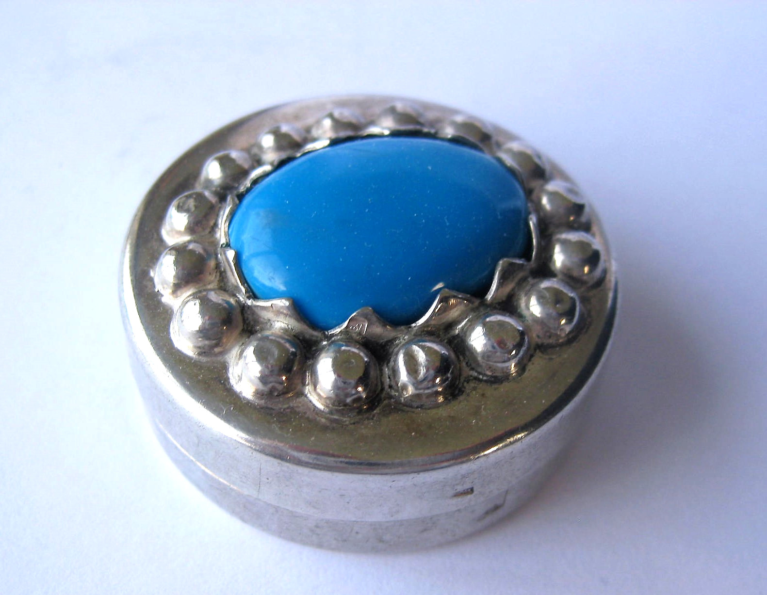 Silver circular vintage pillbox with turquoise stone